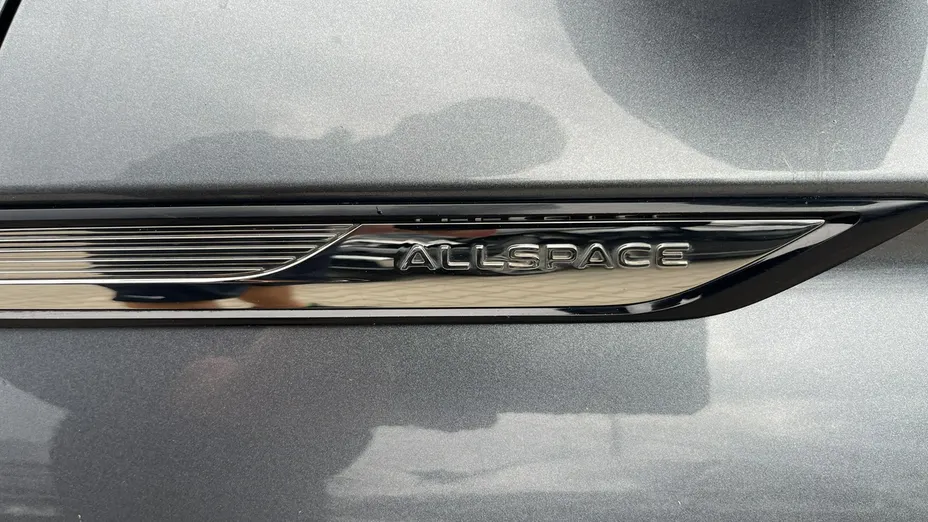 VOLKSWAGEN Tiguan Allspace -