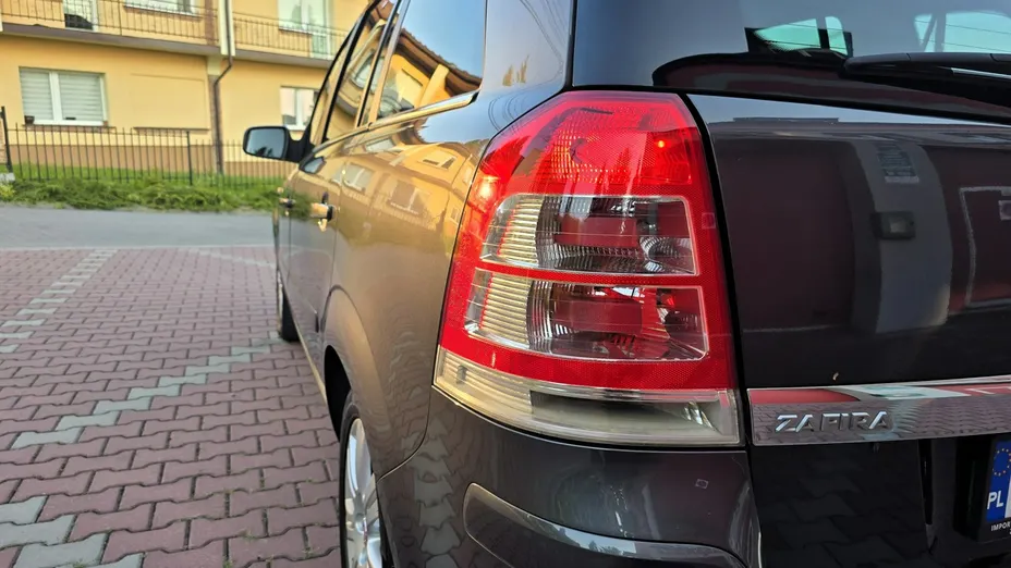 OPEL Zafira -