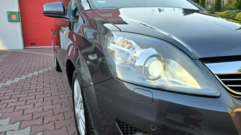 OPEL Zafira -