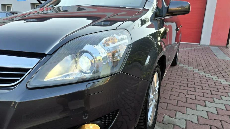OPEL Zafira -