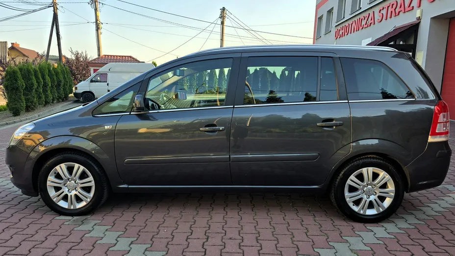 OPEL Zafira -