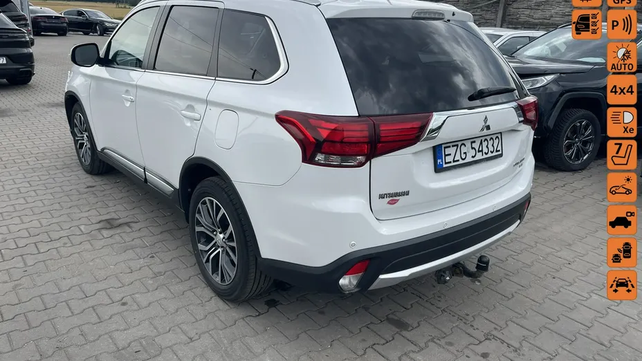 MITSUBISHI Outlander -