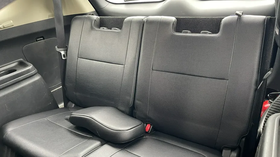 MITSUBISHI Outlander -