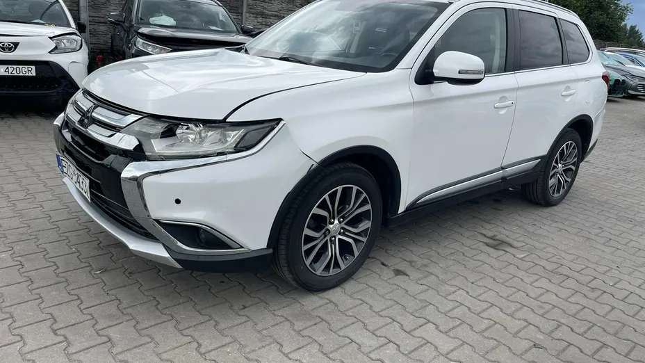 MITSUBISHI Outlander -
