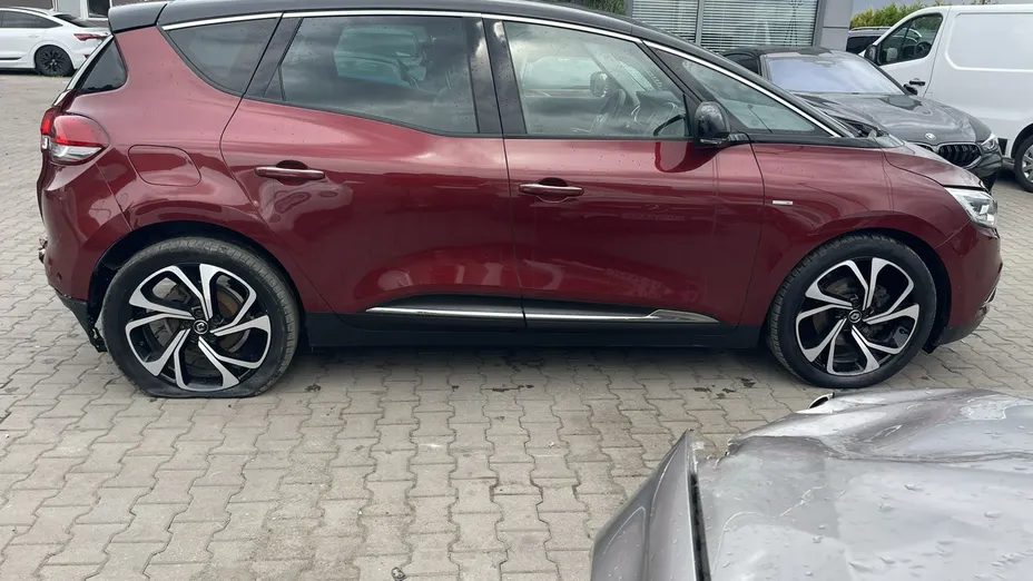 RENAULT Scenic -