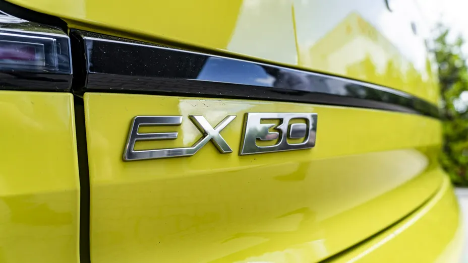VOLVO EX30 -