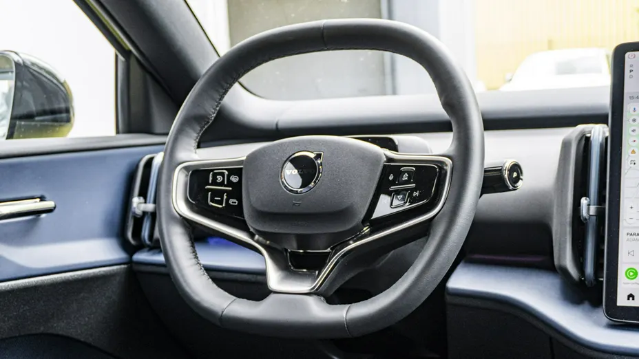 VOLVO EX30 -