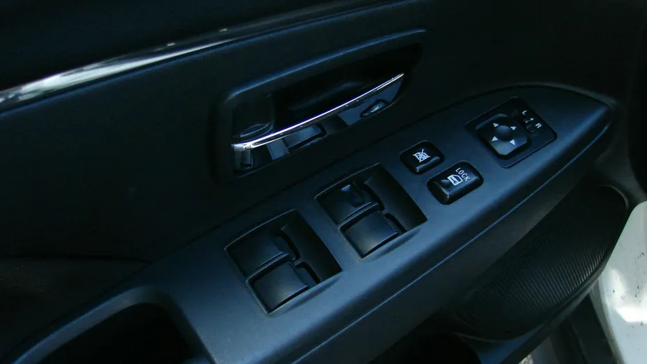 MITSUBISHI ASX -