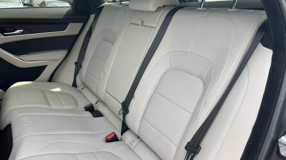 JAGUAR F-Pace -