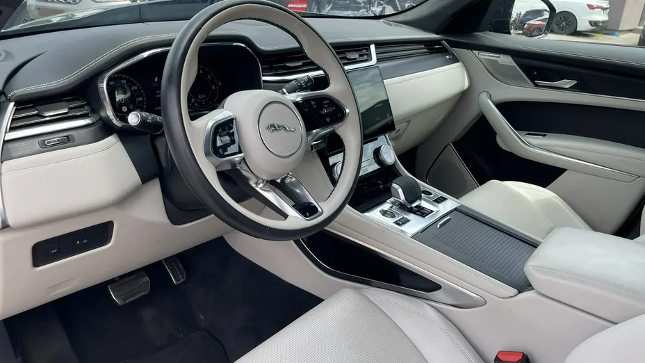 JAGUAR F-Pace -