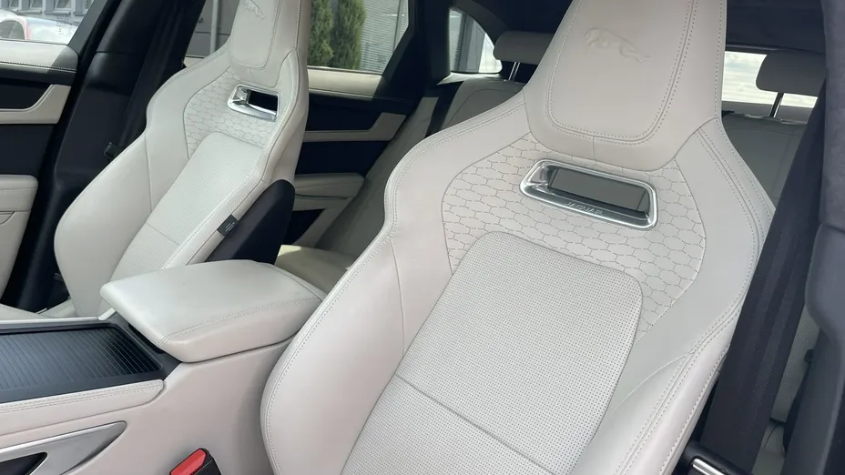 JAGUAR F-Pace -