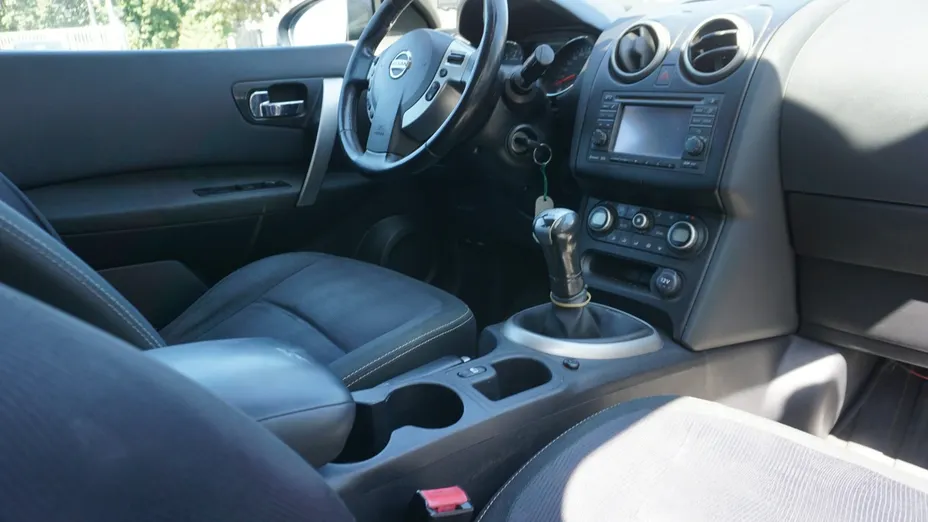 NISSAN Qashqai -