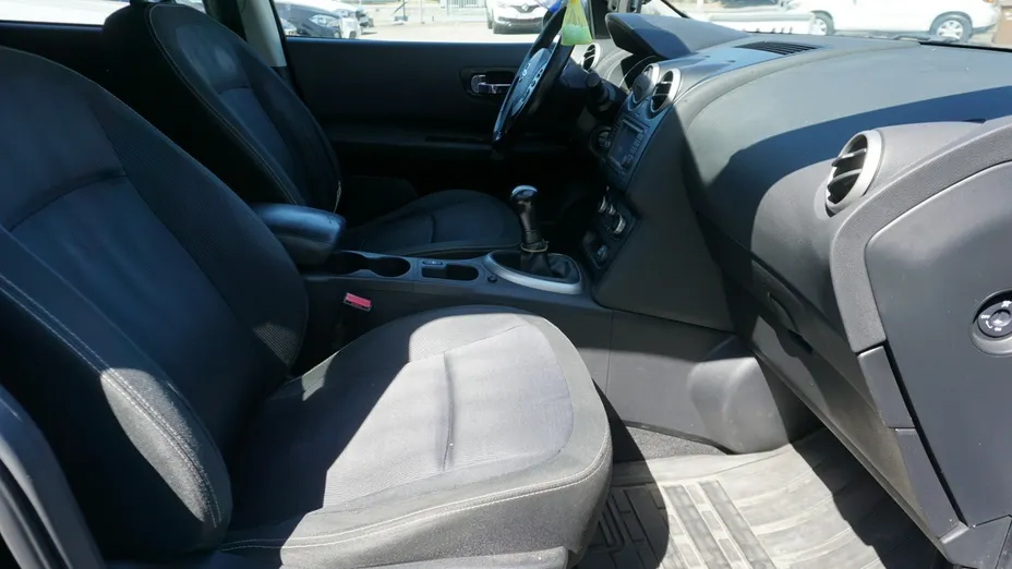 NISSAN Qashqai -