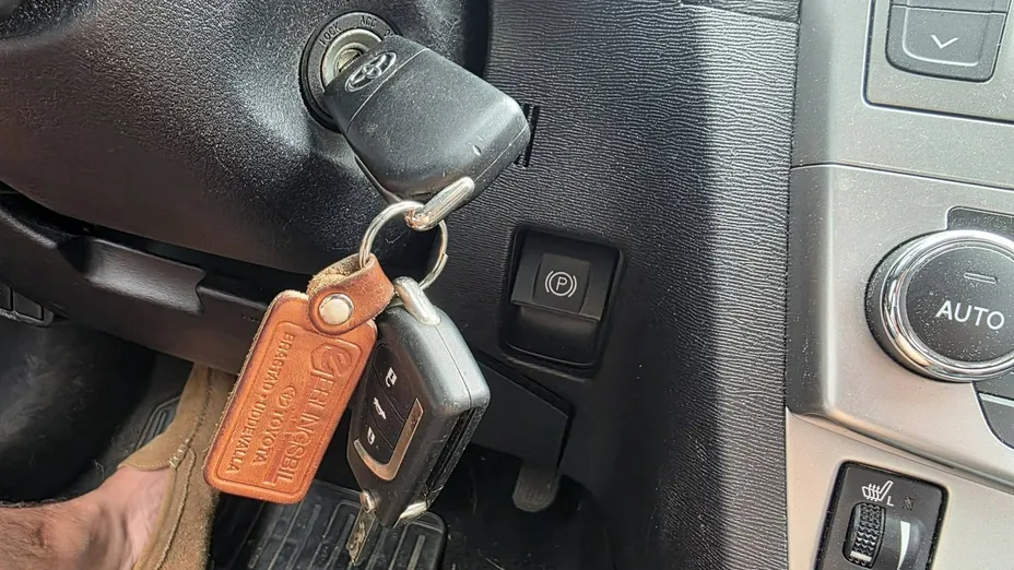 TOYOTA Avensis -