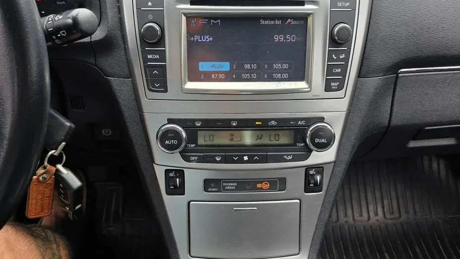 TOYOTA Avensis -