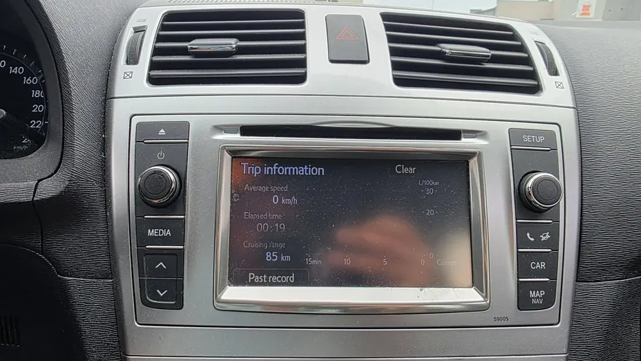 TOYOTA Avensis -