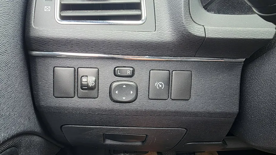 TOYOTA Avensis -
