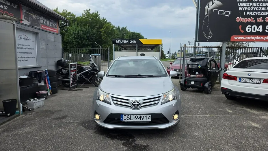 TOYOTA Avensis -