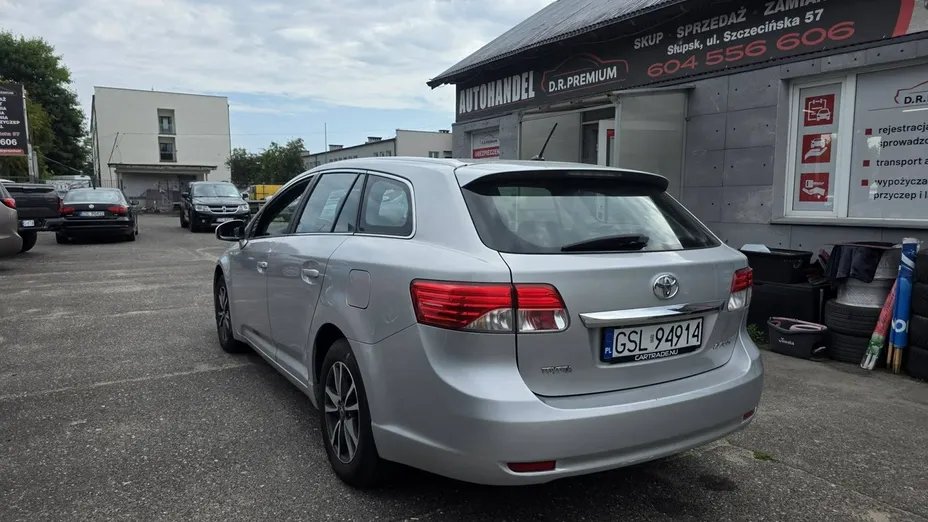 TOYOTA Avensis -