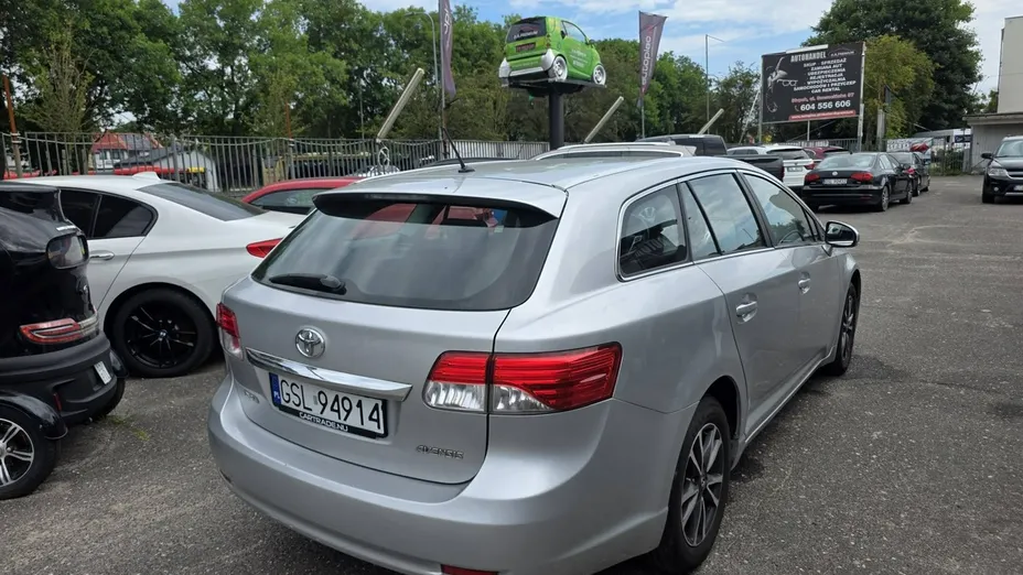 TOYOTA Avensis -