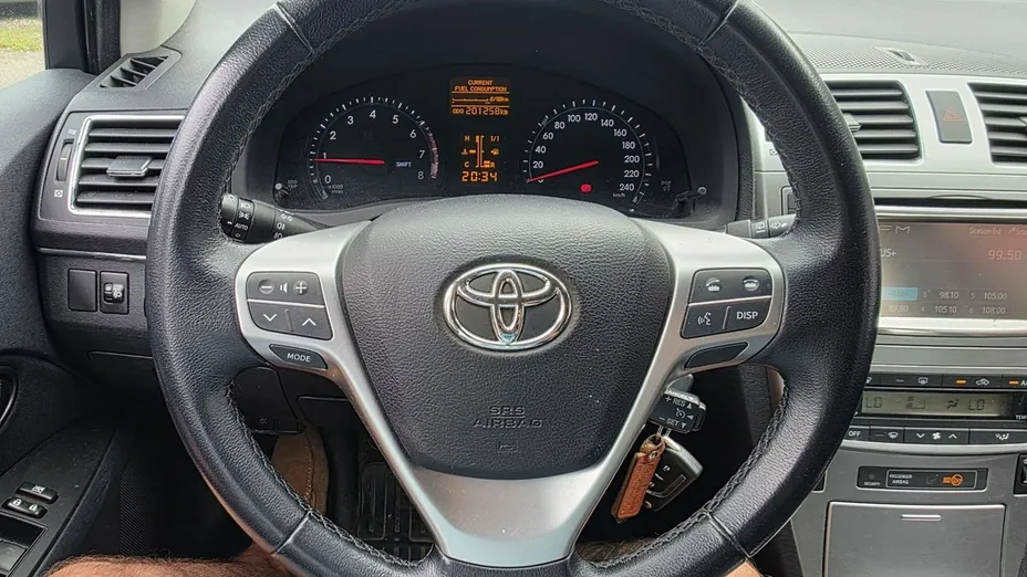 TOYOTA Avensis -