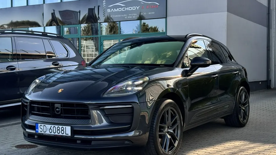 PORSCHE Macan -