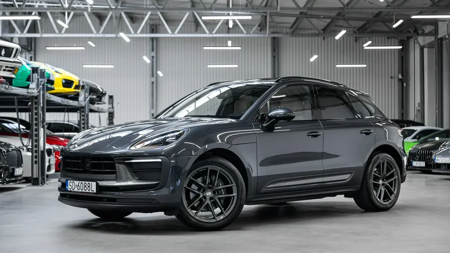 PORSCHE Macan -