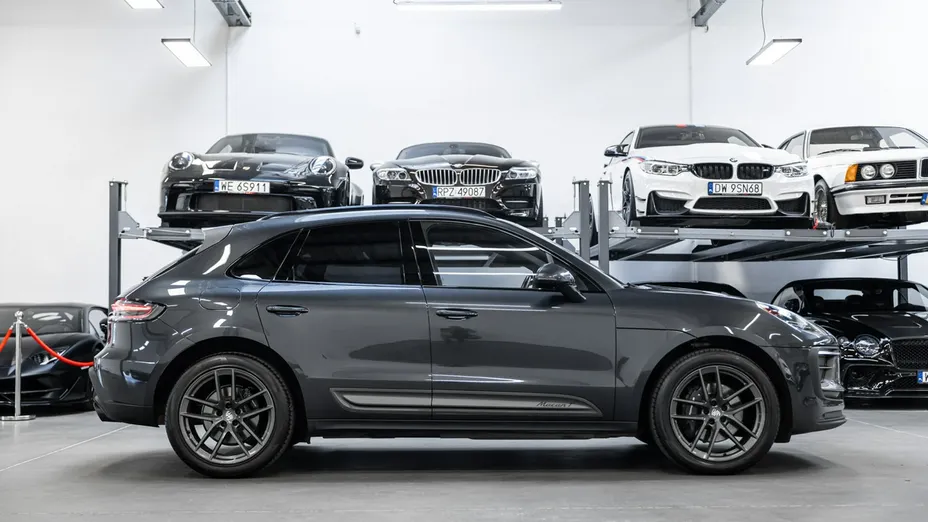 PORSCHE Macan -