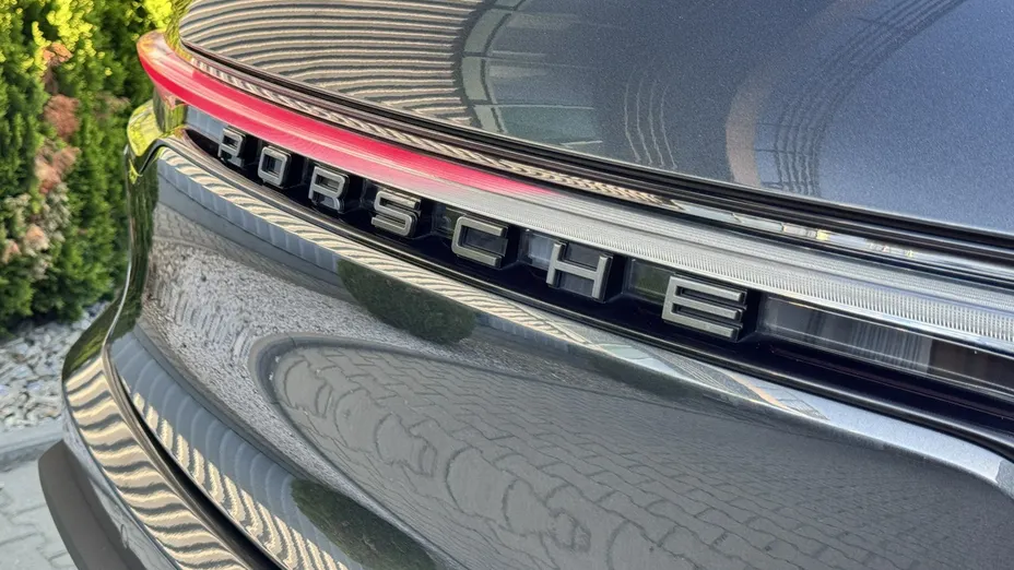 PORSCHE Macan -