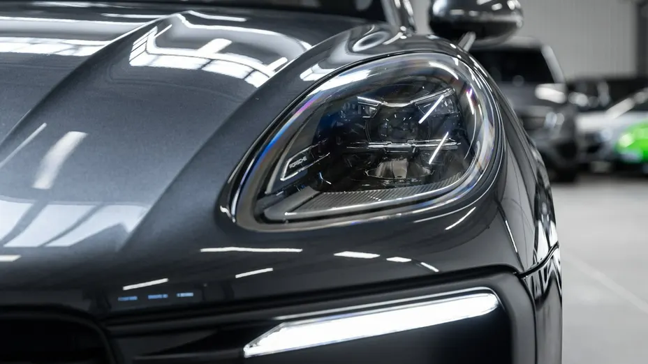 PORSCHE Macan -