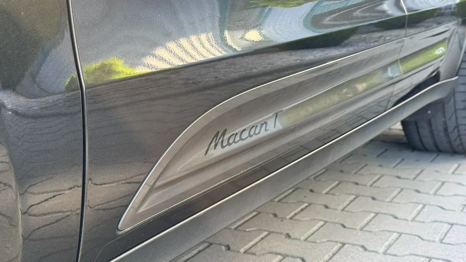 PORSCHE Macan -
