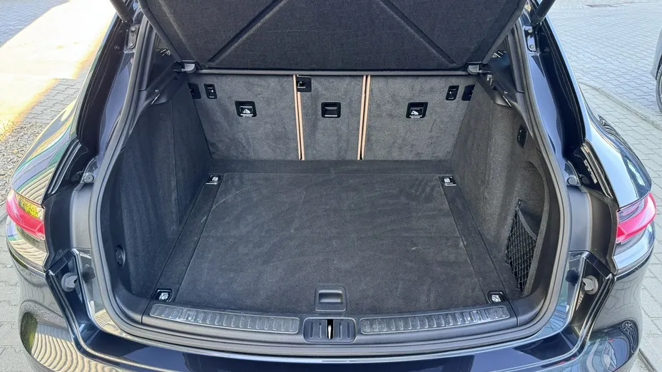PORSCHE Macan -