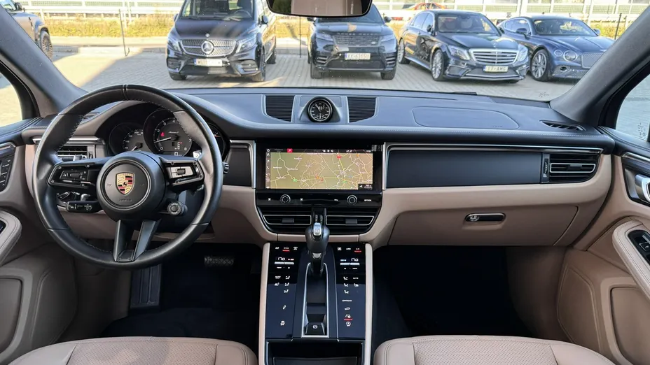 PORSCHE Macan -