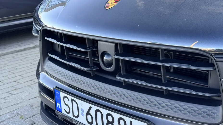 PORSCHE Macan -