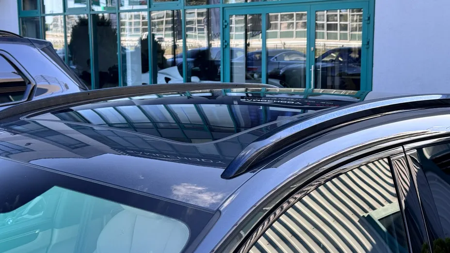 PORSCHE Macan -