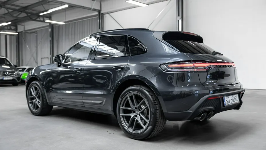 PORSCHE Macan -