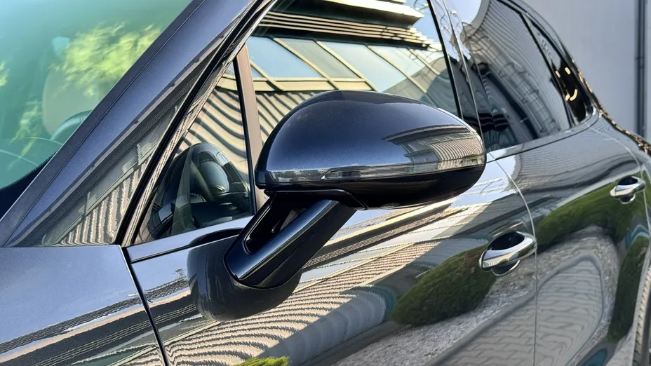 PORSCHE Macan -