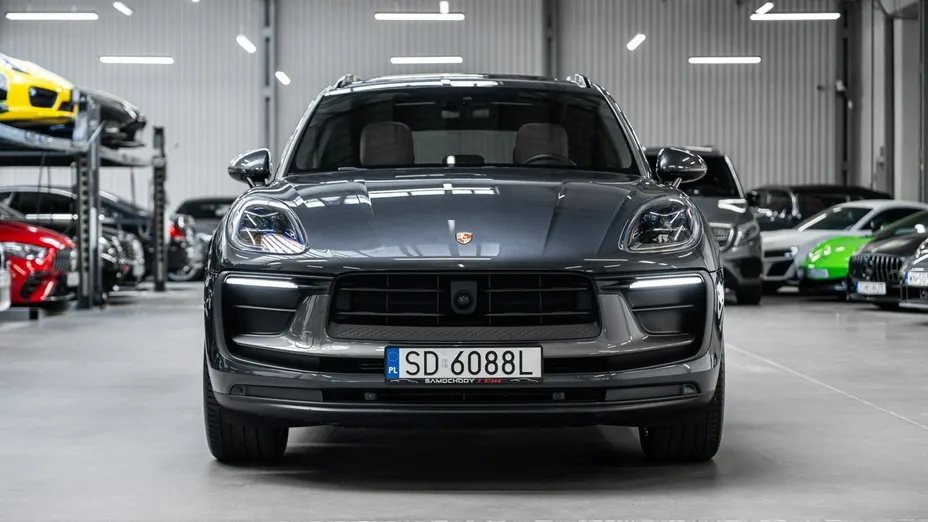 PORSCHE Macan -