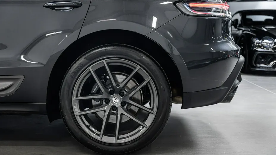 PORSCHE Macan -
