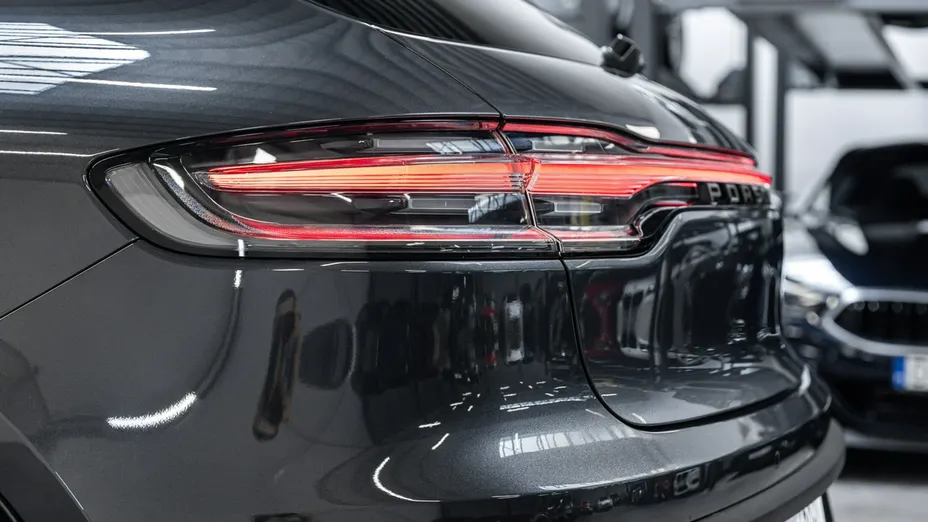 PORSCHE Macan -