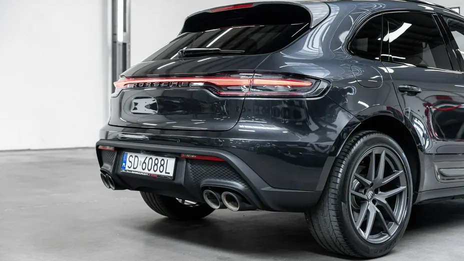 PORSCHE Macan -