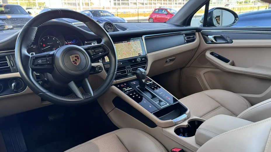 PORSCHE Macan -