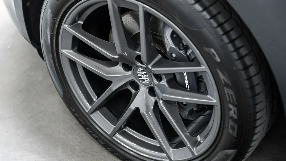 PORSCHE Macan -