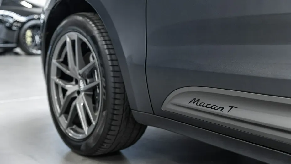 PORSCHE Macan -