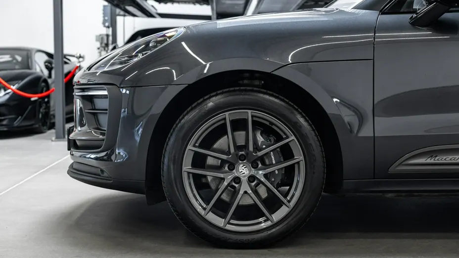 PORSCHE Macan -