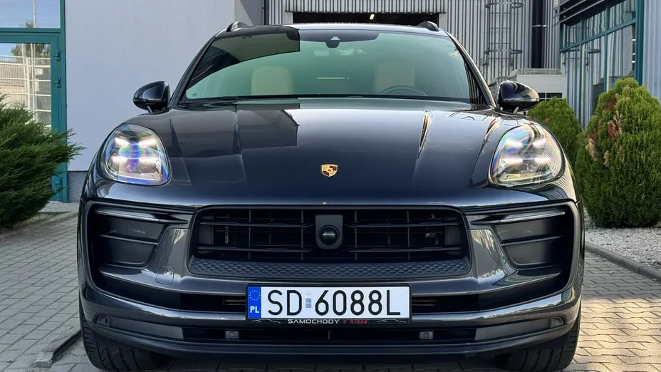 PORSCHE Macan -