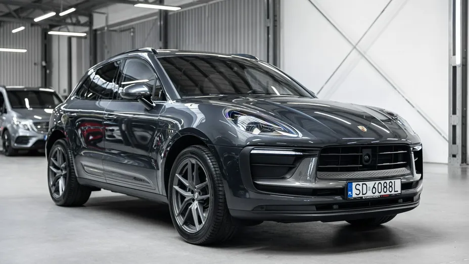 PORSCHE Macan -