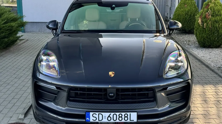 PORSCHE Macan -