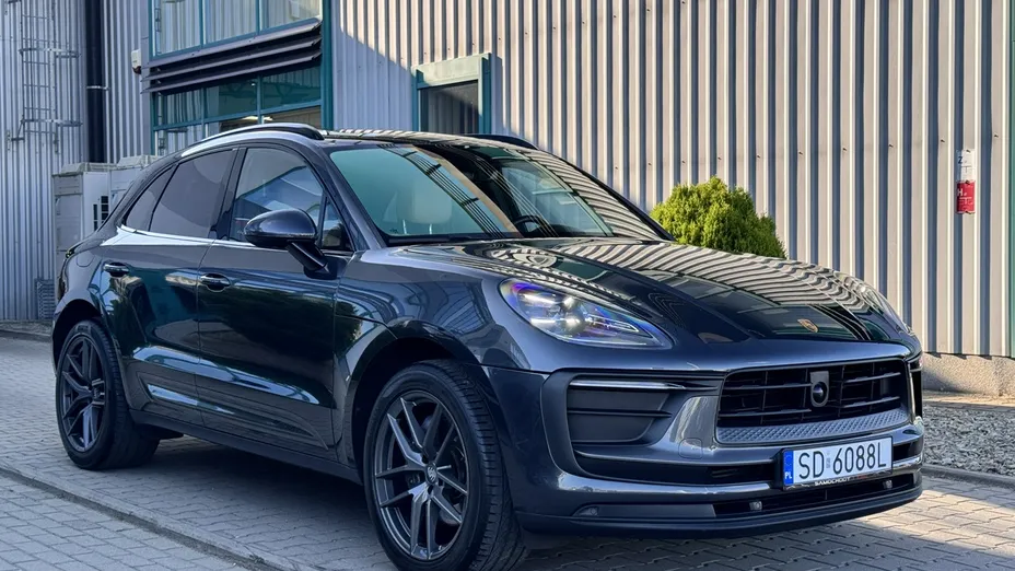 PORSCHE Macan -