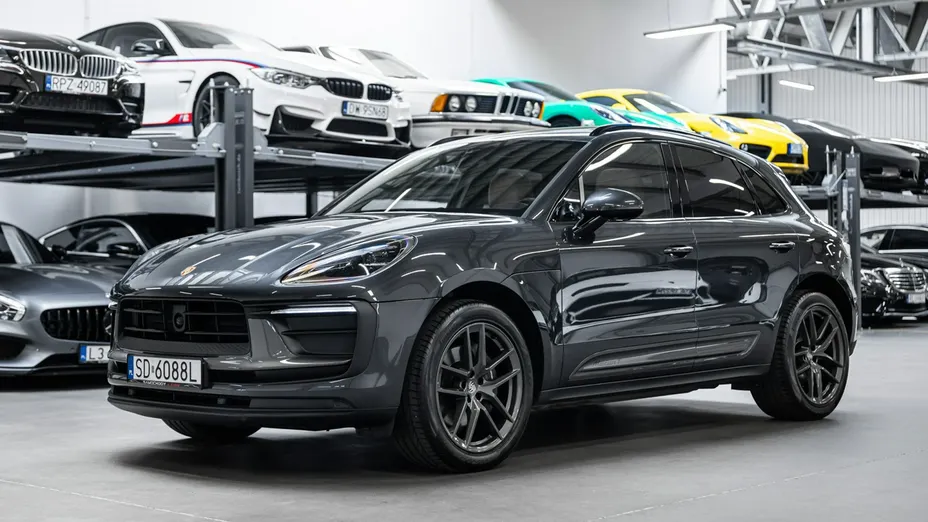 PORSCHE Macan -